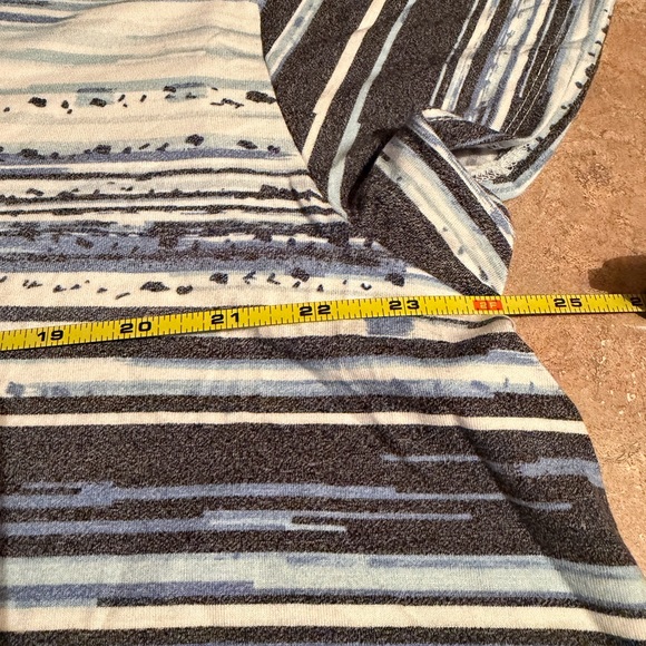 LuLaRoe Striped Layla Short Sleeve Tee - Blue, Black, White, Gray NWT - Picture 4 of 5